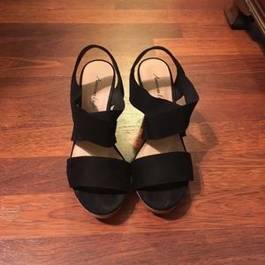 black wedges